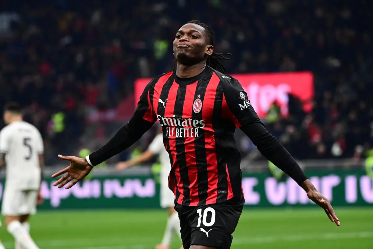 Rafael Leão festeja o golo contra a Lázio