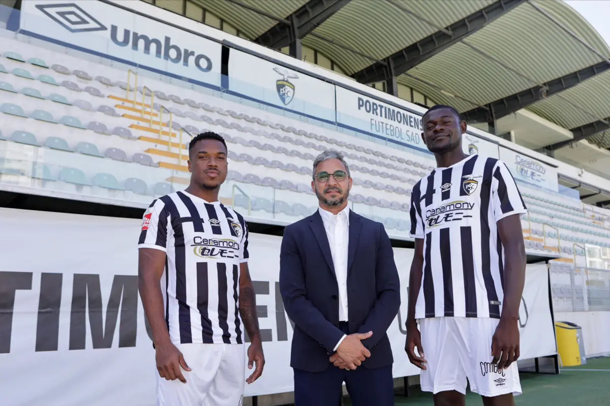 Imagem de contexto do artigo Defesa angolano Samy e médio brasileiro Xavier reforçam Portimonense