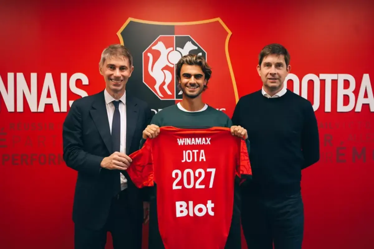 Massara, à esquerda, na apresentação de Jota