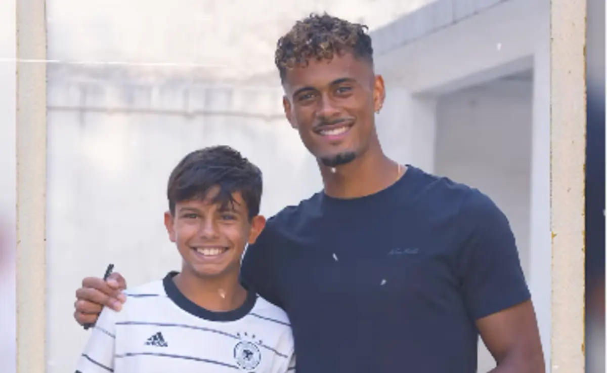 Imagem de contexto do artigo Do Dragão a casa: veja como Gonçalo Borges surpreendeu jovem adepto