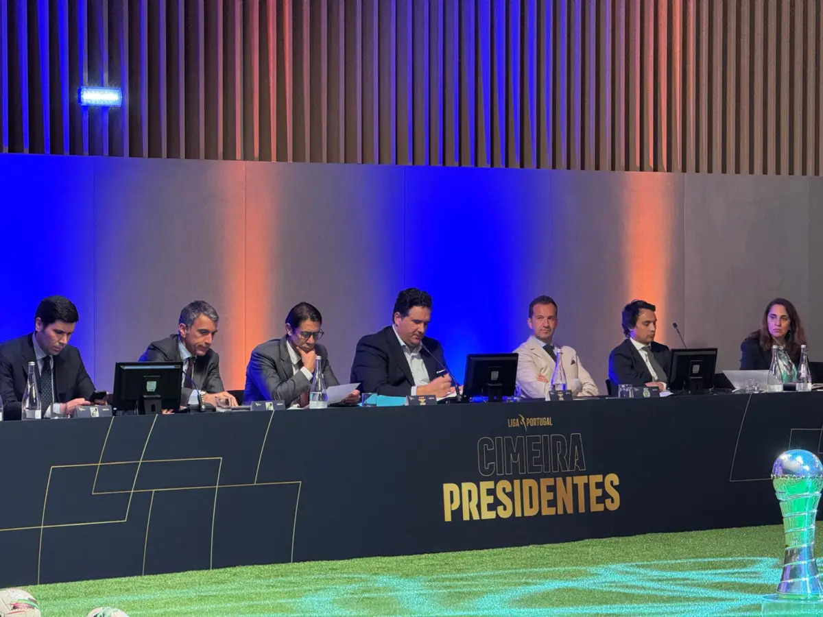 Imagem de contexto do artigo Benfica e Sporting sentados lado a lado na Cimeira de Presidentes