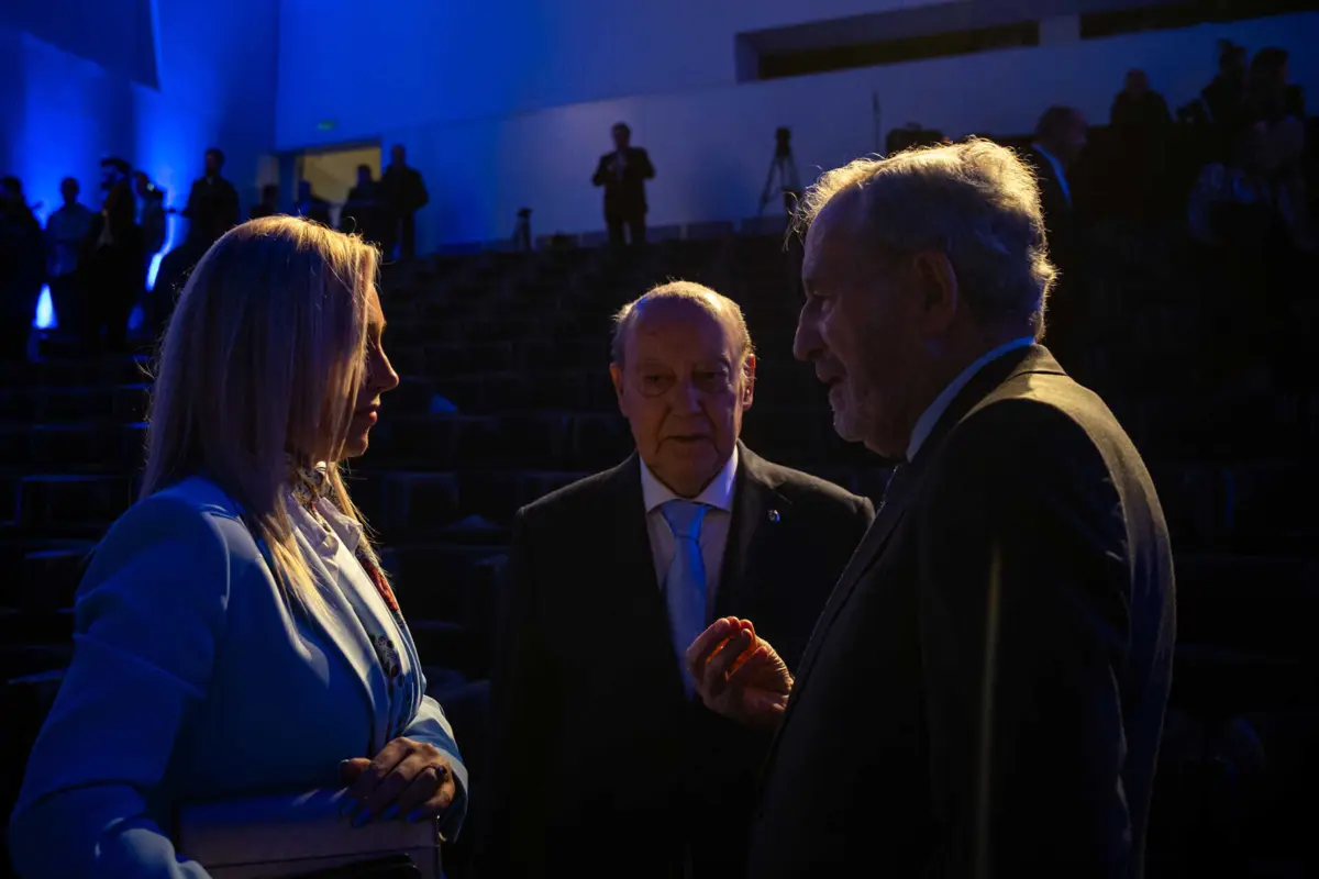 Pinto da Costa, ao centro