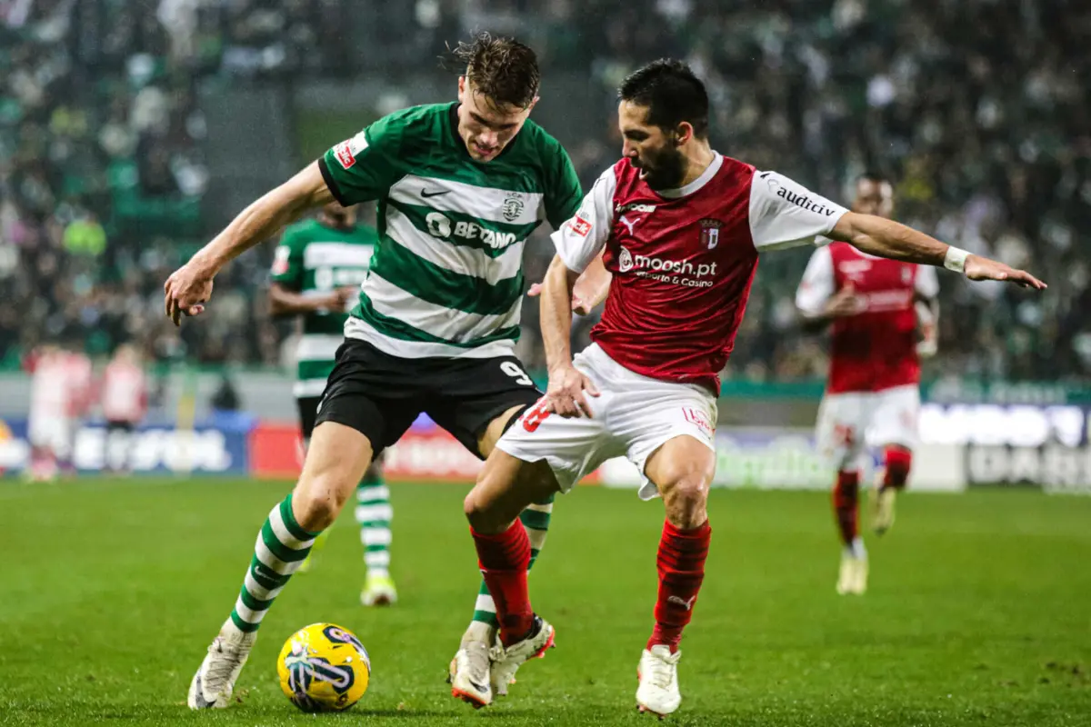 João Moutinho, à direita (Créditos: Mário Vasa/Global Imagens)