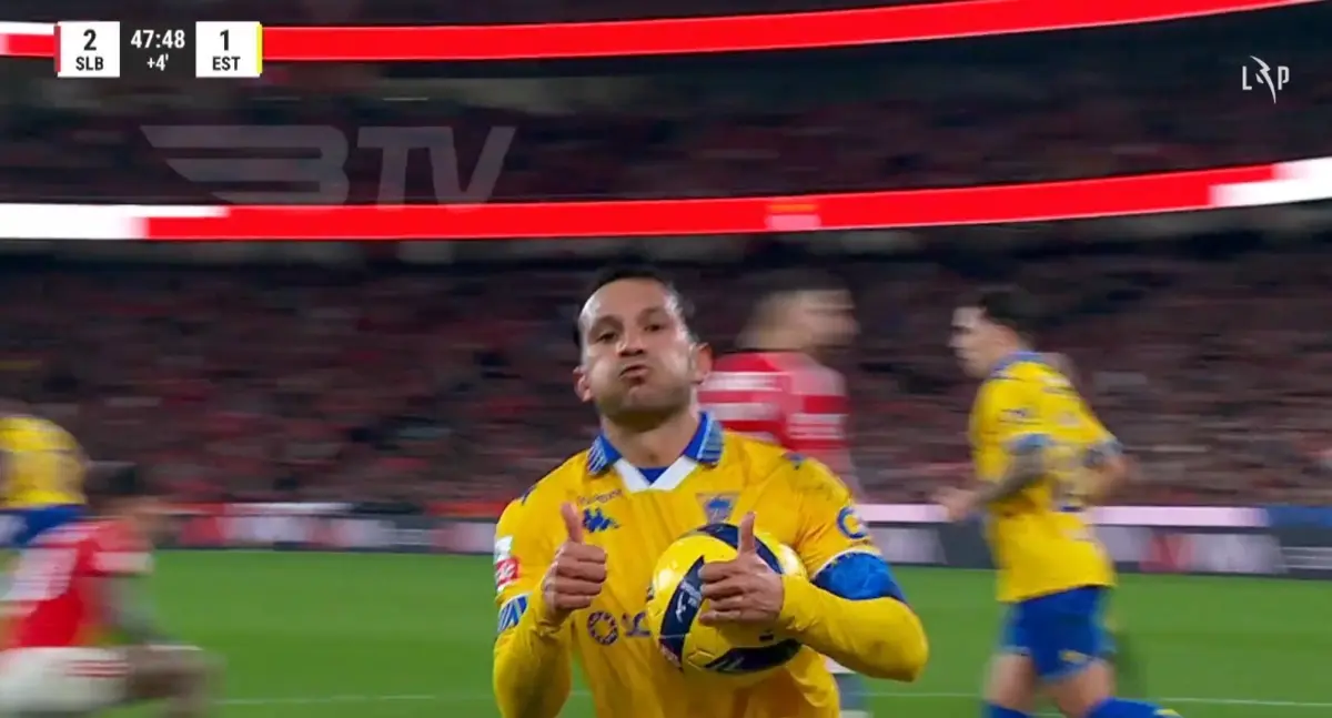 Imagem de contexto do artigo João Carvalho reduz desvantagem do Estoril frente ao Benfica. Veja aqui