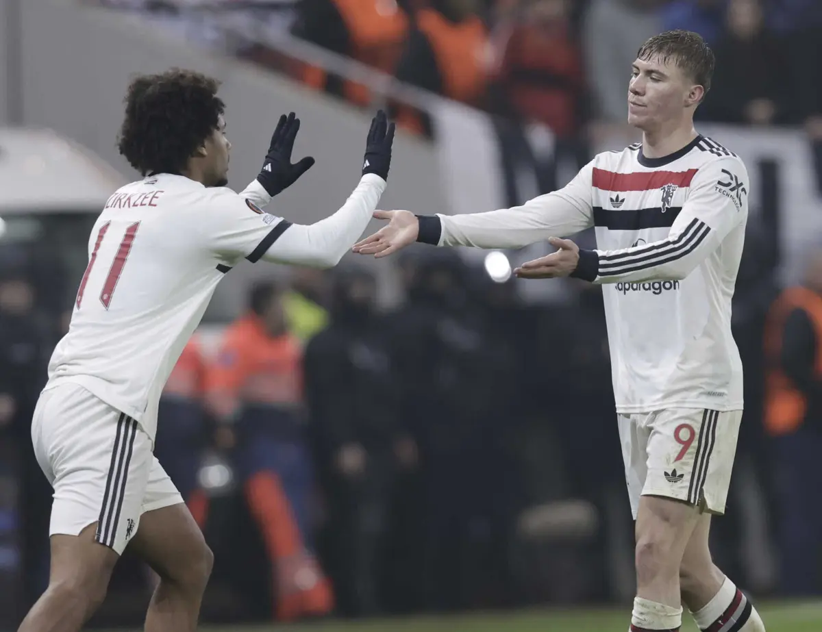 Zirkzee e Hojlund (créditos: EPA)