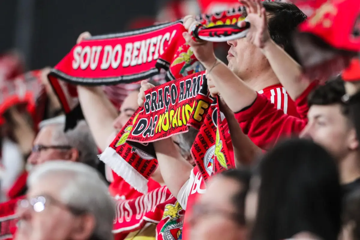 Imagem de contexto do artigo Histórico fez PSP endurecer medidas na revista aos adeptos do Benfica no Dragão