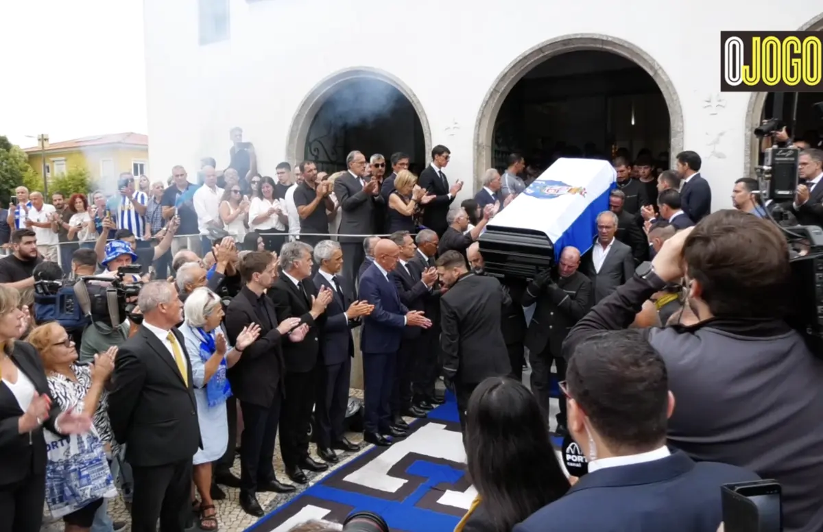 Imagem de contexto do artigo Aplausos, cânticos e figuras ilustres: o último adeus a Jorge Costa em vídeo