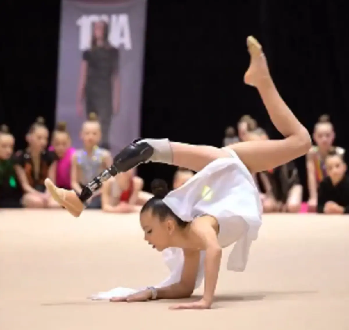 Imagem de contexto do artigo Ginasta que perdeu a perna na guerra ganha medalha e emociona a plateia. Veja a atuação