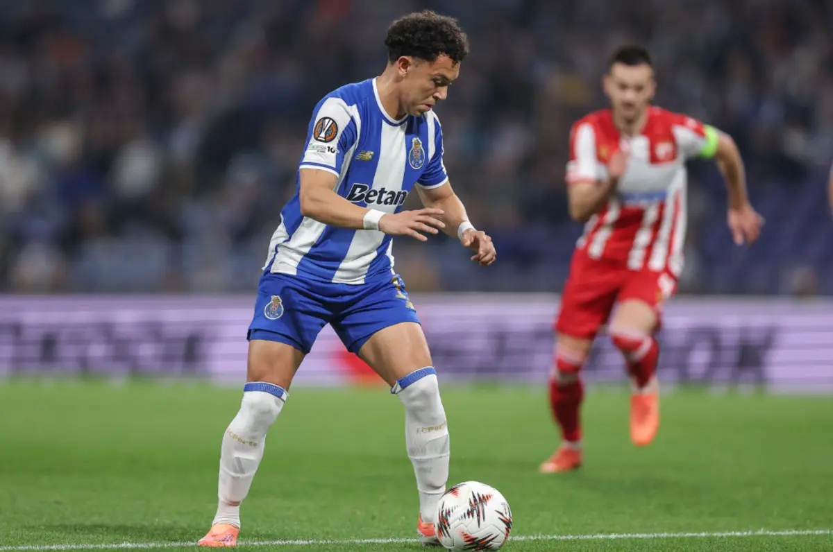 Pepê frente ao Estrela Vermelha