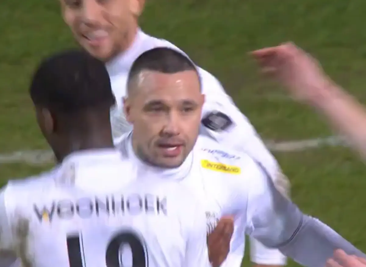 Imagem de contexto do artigo Nainggolan estreia-se na segunda divisão belga com golo de canto direto