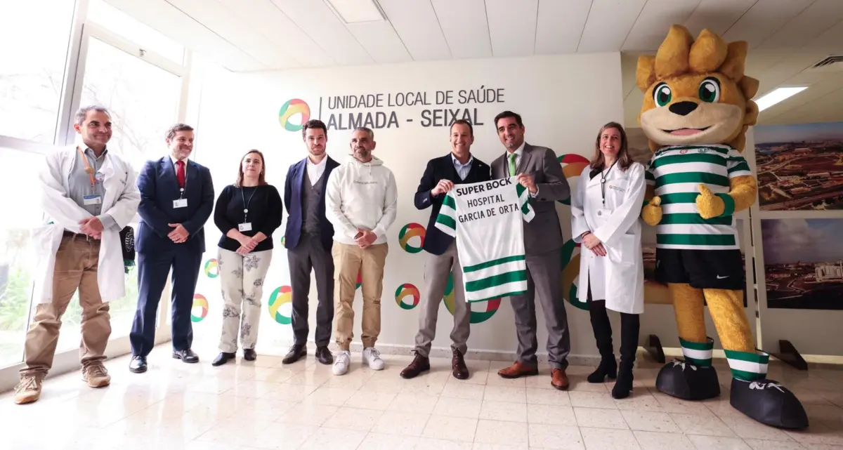 Frederico Varandas, Bernardo Palmeiro e Rui Borges na ala pediátrica do Hospital Garcia de Orta