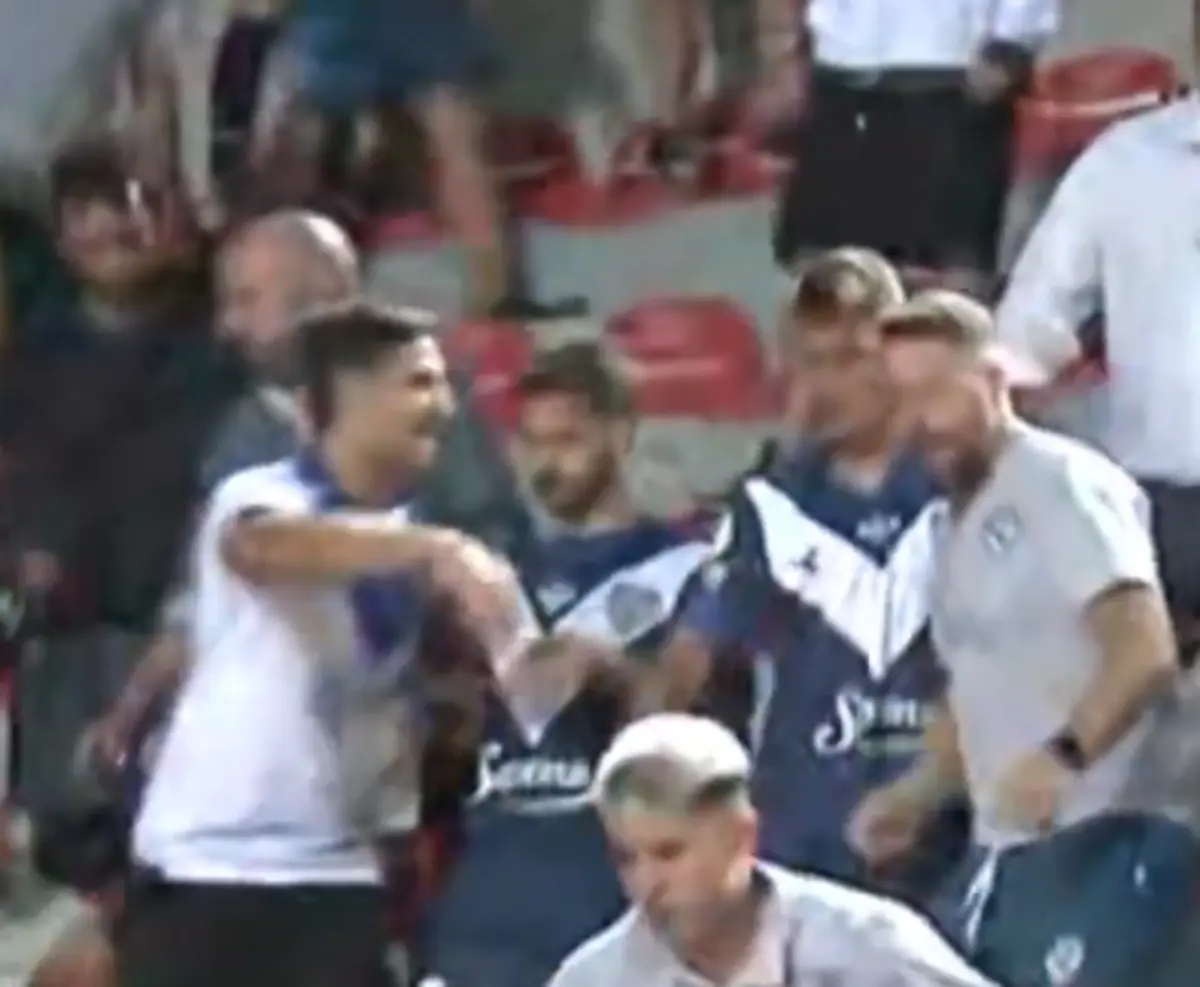 Imagem de contexto do artigo Jogadores do Vélez à pancada com adeptos para protegerem familiares