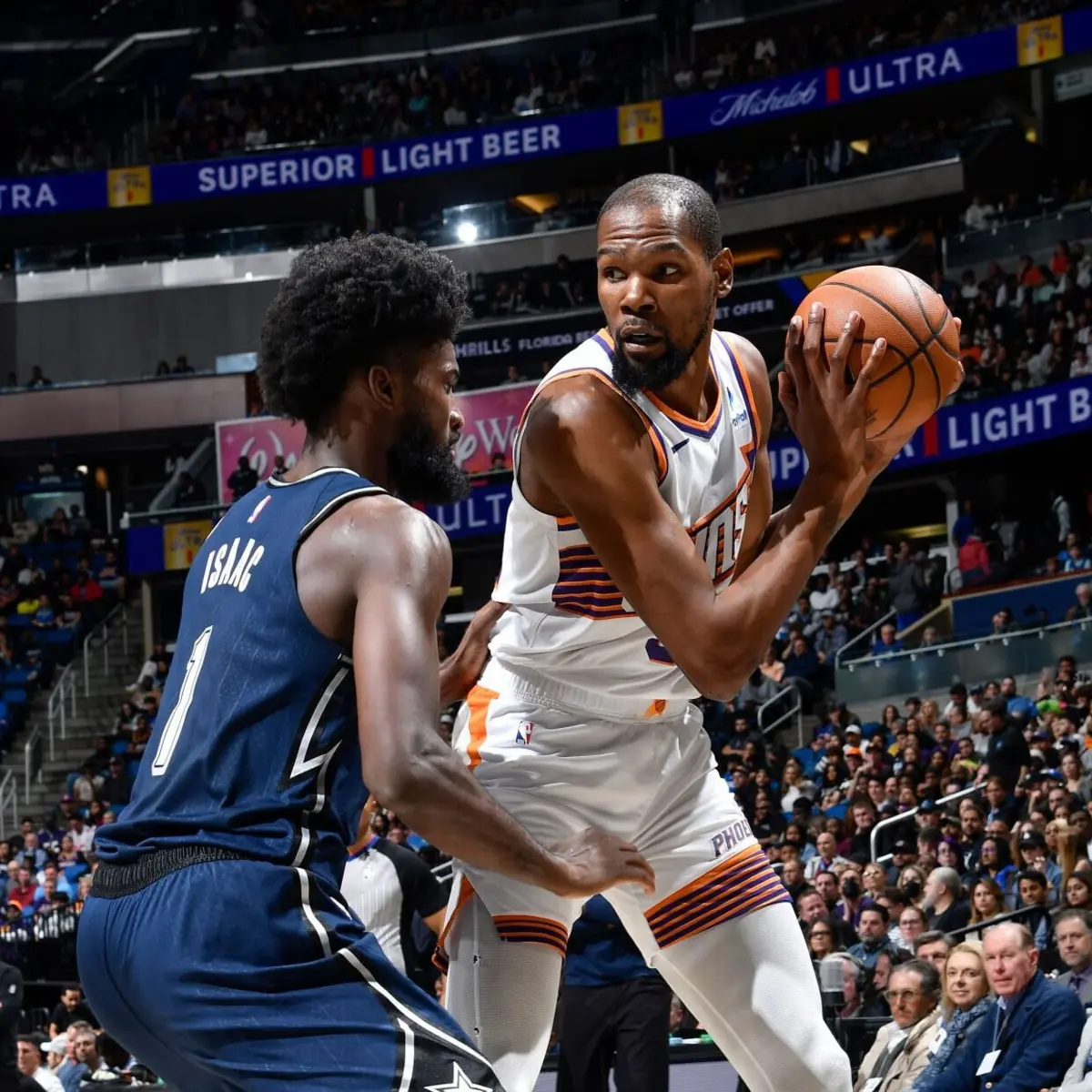 Imagem de contexto do artigo Kevin Durant é o 10.º jogador na história a marcar 28 000 pontos na NBA