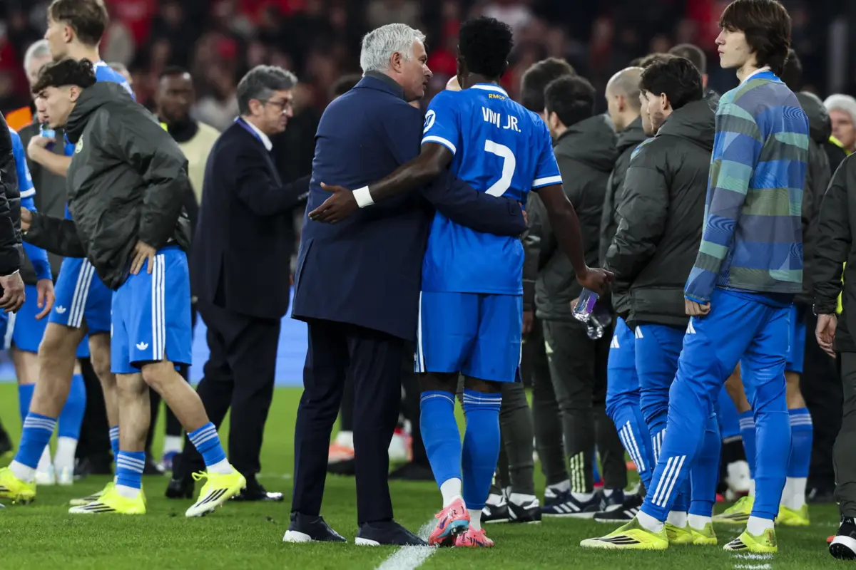 José Mourinho com Vinícius Júnior