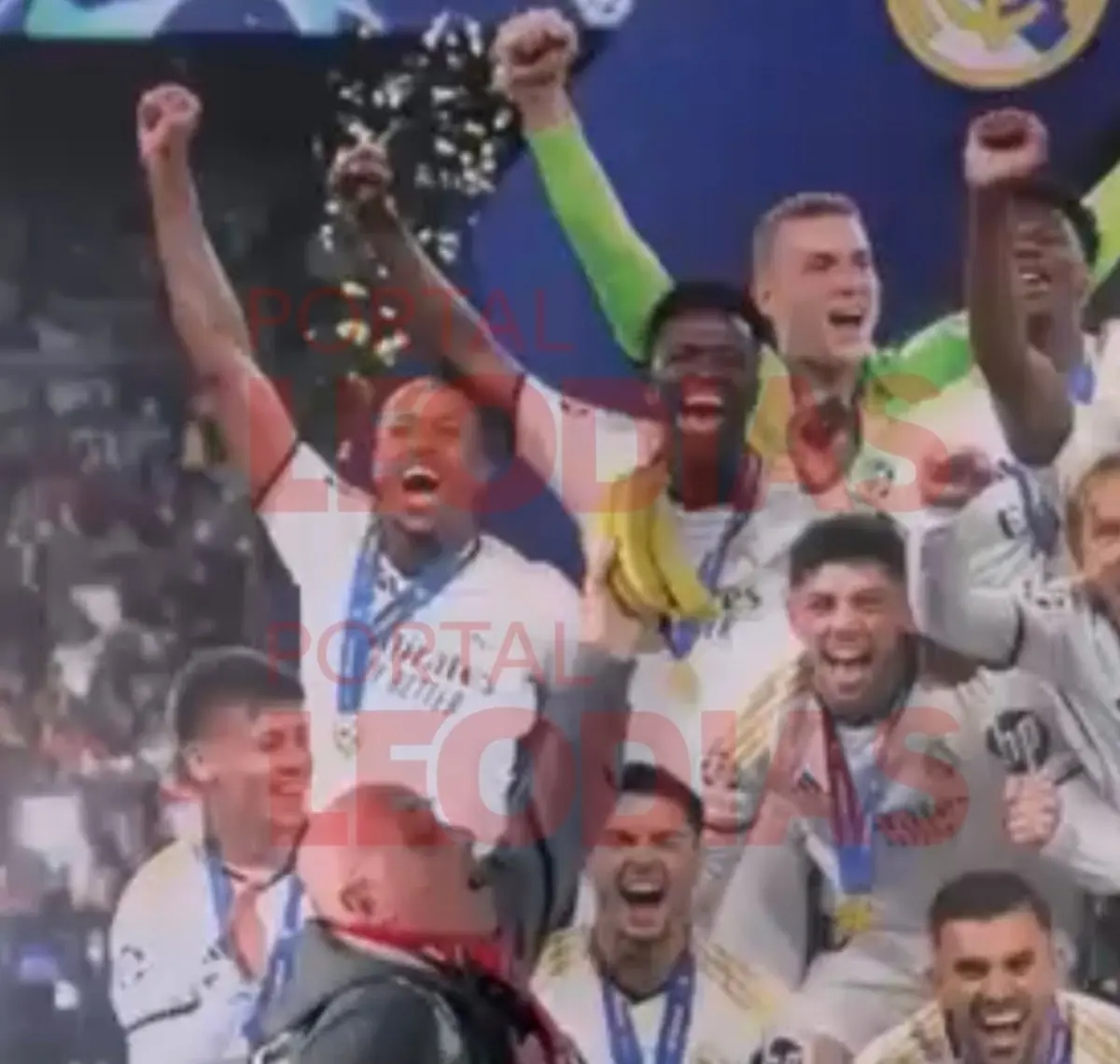 Imagem de contexto do artigo Adepto do Benfica tira foto com bananas junto à cara de Vinícius no museu do Real Madrid. Ora veja