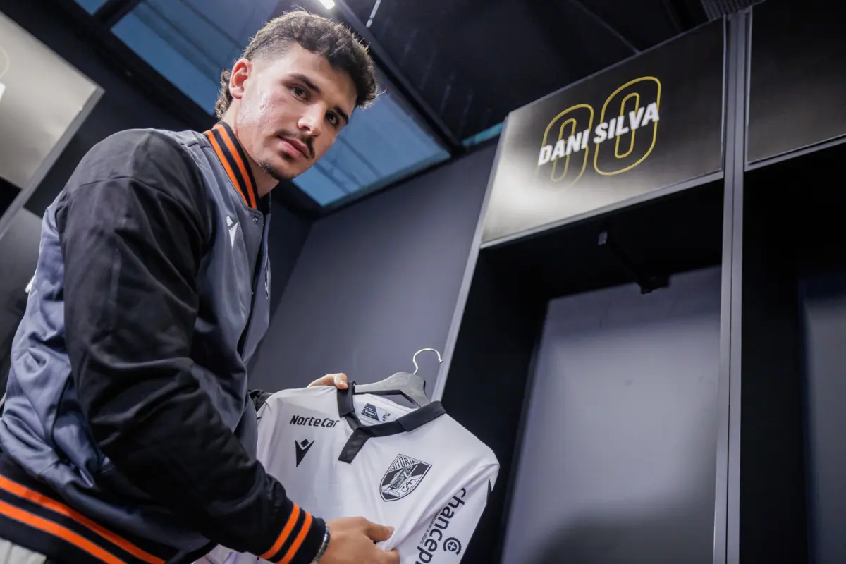 Dani Silva despiu a camisola do Vitória e rumou a Itália