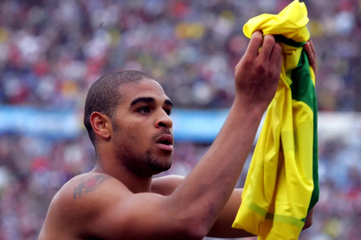 Imagem de contexto do artigo Adriano Imperador: "Vivia numa favela e de repente estava em casa do Ronaldo"