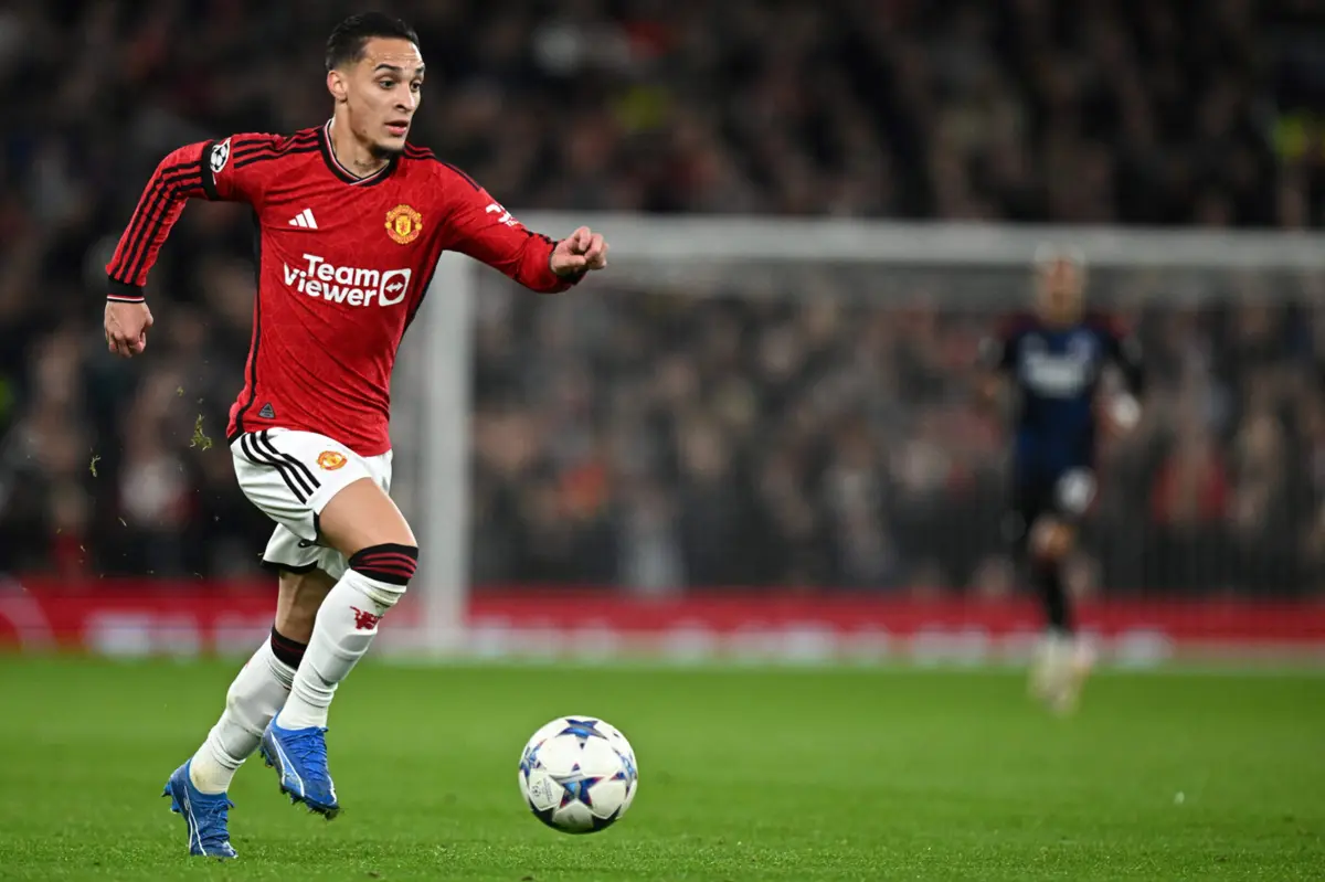 Imagem de contexto do artigo “O Antony faz coisas estúpidas, pensa que é o Ronaldinho ou o Zidane”