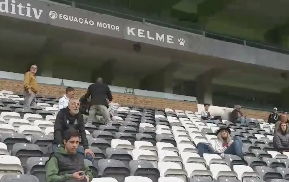 Imagem de contexto do artigo Fary cumprimentou adeptos um a um no treino aberto do Boavista. Ora veja