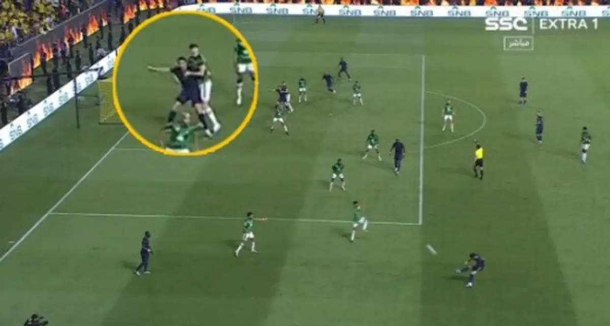 Lance do golo anulado a Talisca