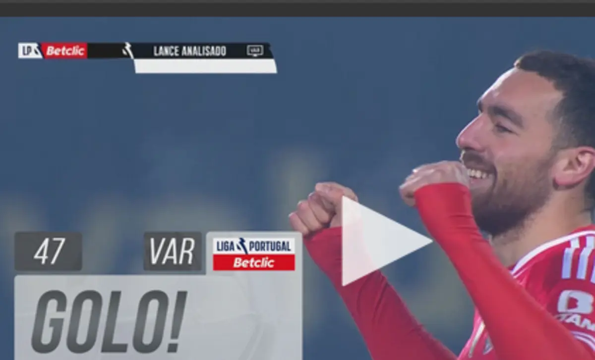 Imagem de contexto do artigo Árbitro anula, VAR corrige: veja o golo de Kokçu no Arouca-Benfica