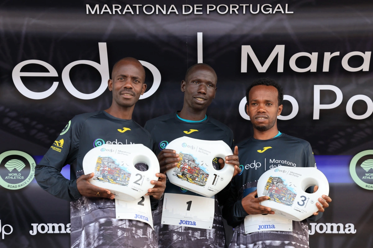 Aspel Kiprop, ao centro