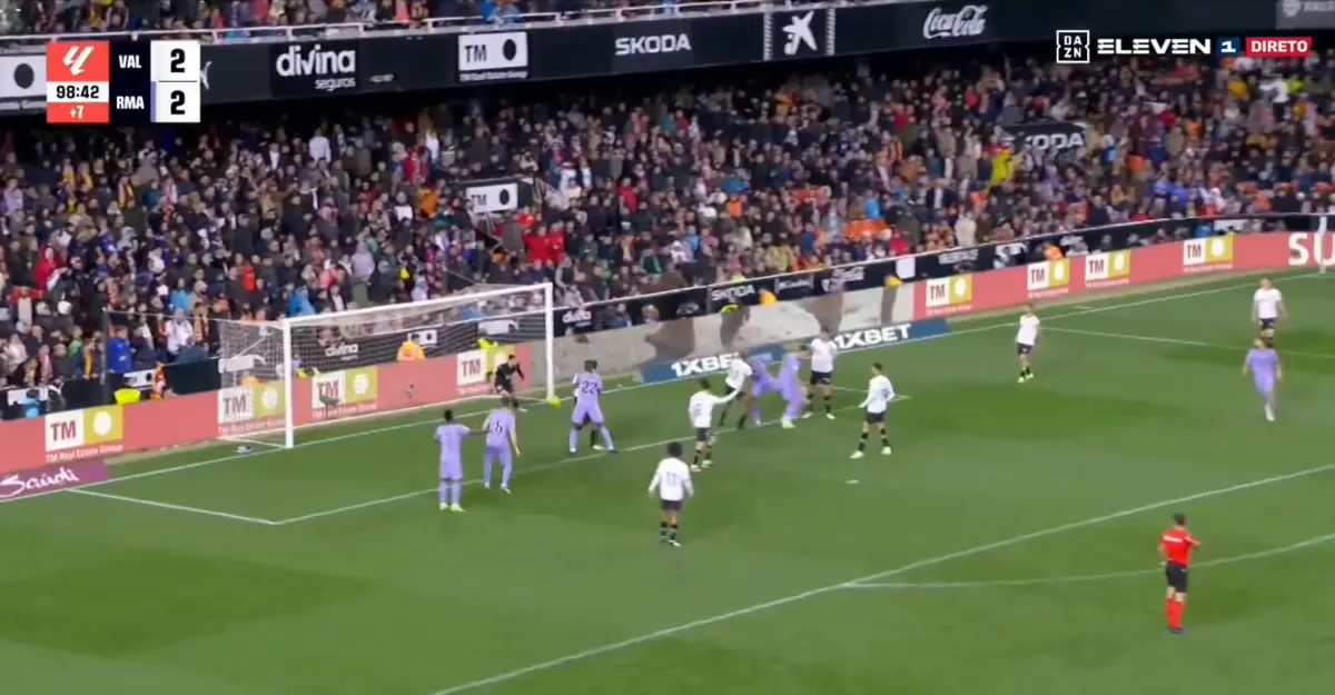 Imagem de contexto do artigo Polémica em Espanha: árbitro acaba jogo e Bellingham marca dois segundos depois