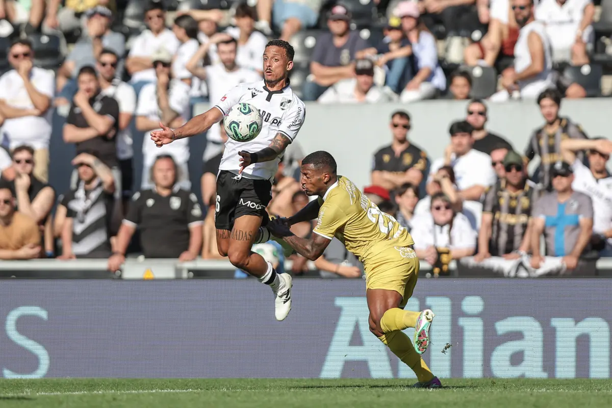 Pastor num duelo contra o V. Guimarães (Créditos: Miguel Pereira/Global Imagens)