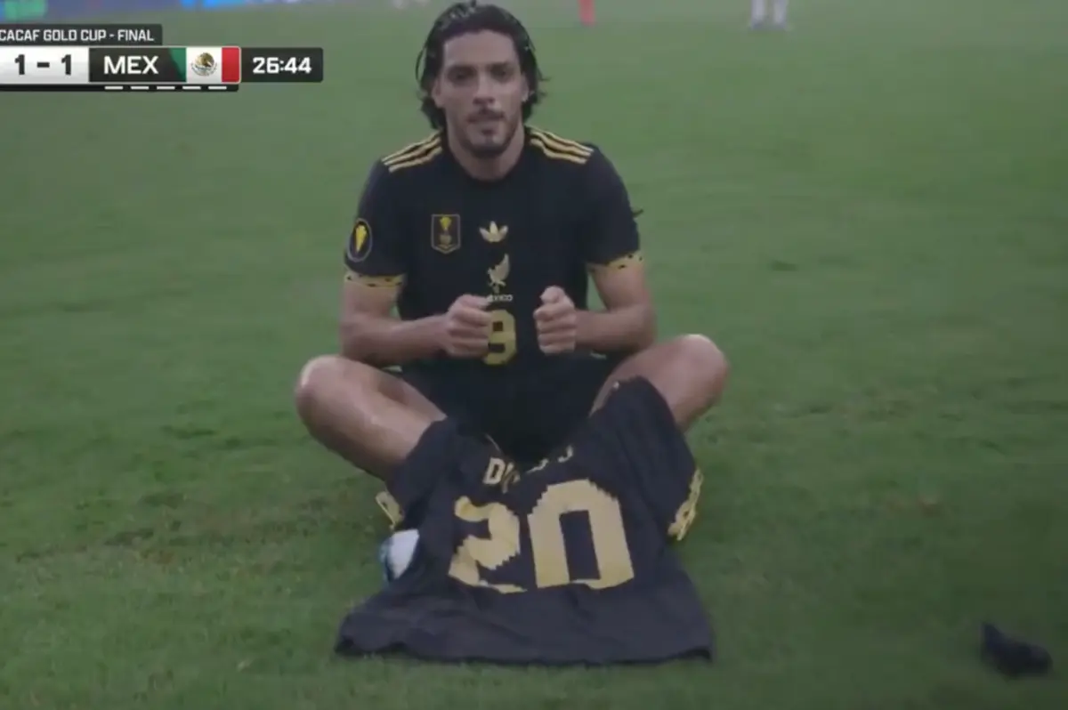 Imagem de contexto do artigo Raúl Jiménez marcou, puxou de camisola "de" Jota e dedicou-lhe assim o golo