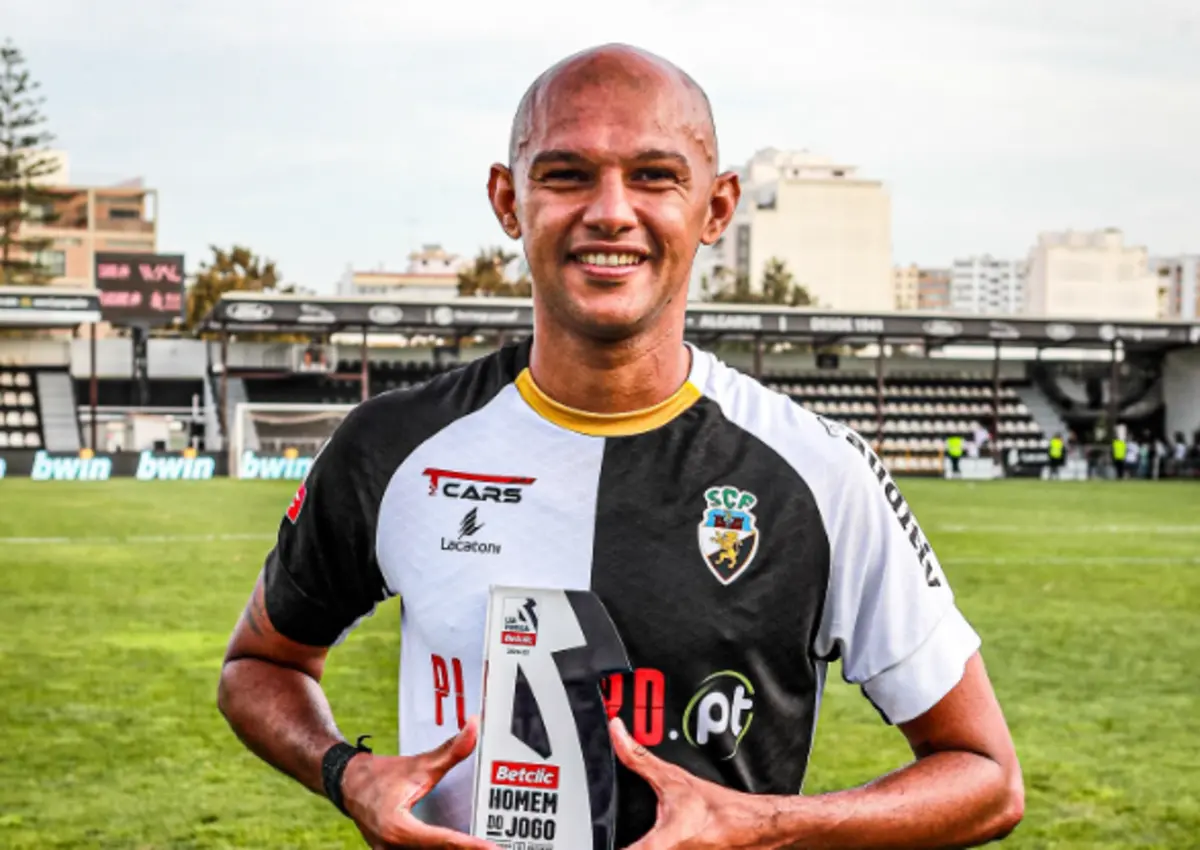 Raúl Silva foi herói no Farense (Reprodução: Farense)