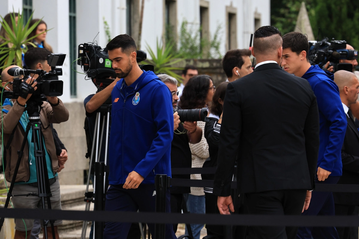 Imagem de contexto do artigo A chegada do plantel do FC Porto ao funeral de Jorge Costa em imagens