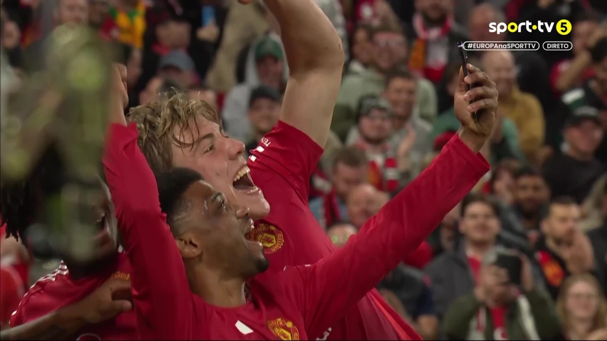 Imagem de contexto do artigo Manchester United-Athletic Bilbau: Hojlund marca e tira selfie com telemóvel de adepto. Veja o momento