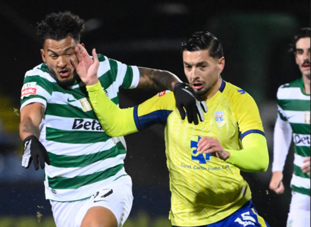 Javi Sánchez num duelo com Suárez, que bisou