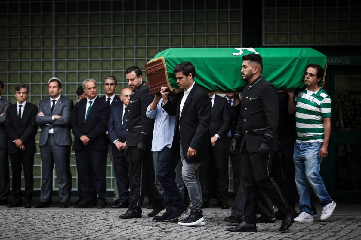 Imagem de contexto do artigo Emoção voltou a tomar conta de Alvalade no último adeus a Manuel Fernandes