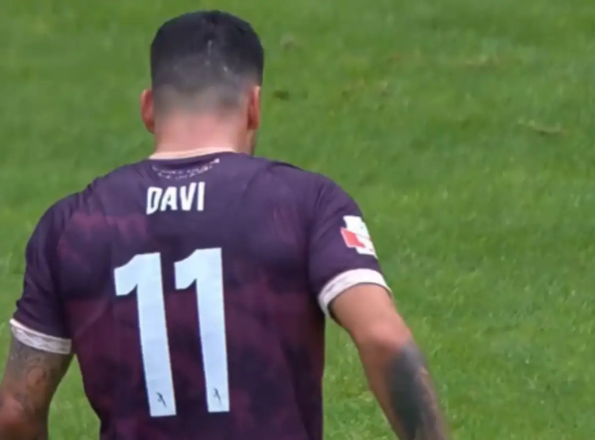 Plantel do Leixões prestou homenagem a Davi