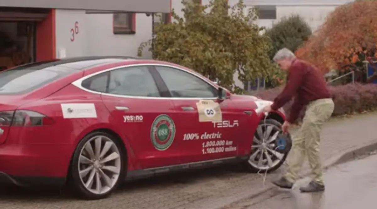 Imagem de contexto do artigo Um Tesla fez 1,9 milhões de quilómetros. Saiba de quantos motores e baterias precisou