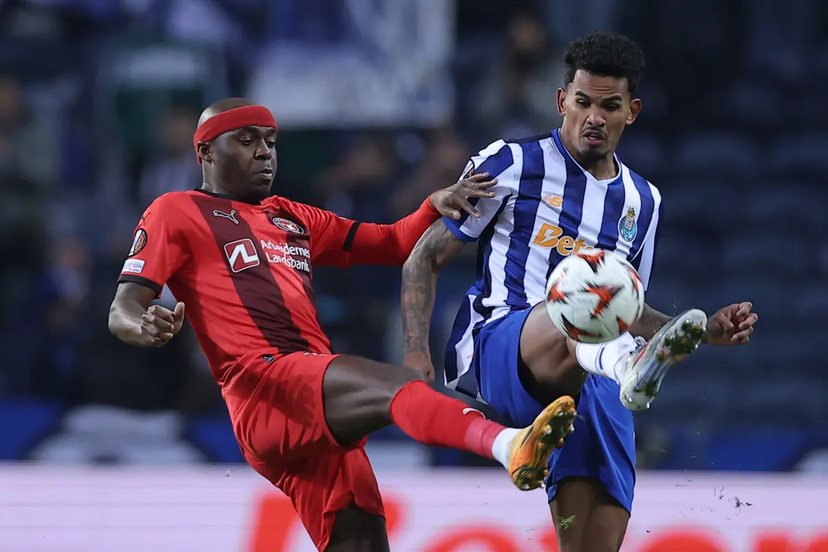 Edward Chilufya ; Galeno (Miguel Pereira)