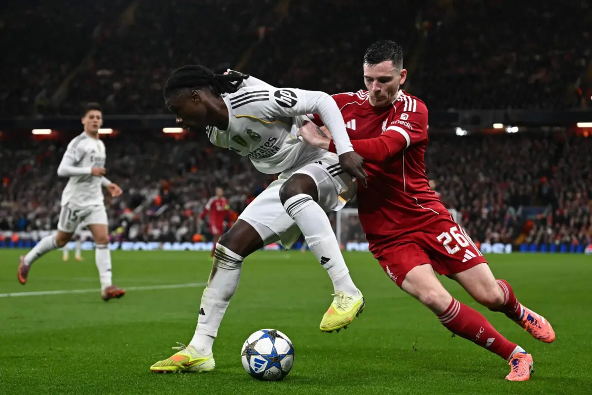 Andy Robertson representa o Liverpool desde 2017