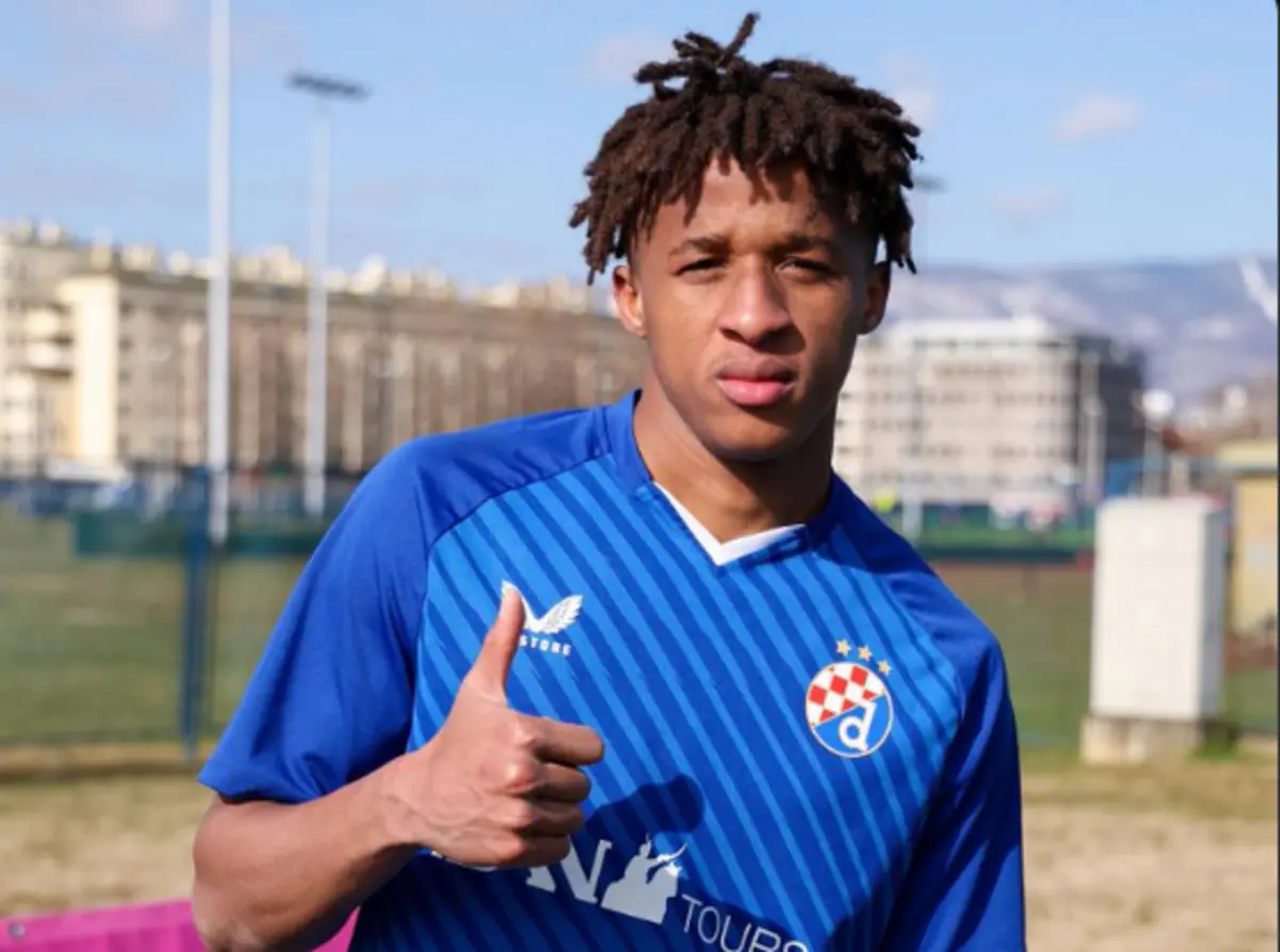 Cardoso Varela com a camisola do Dínamo Zagreb