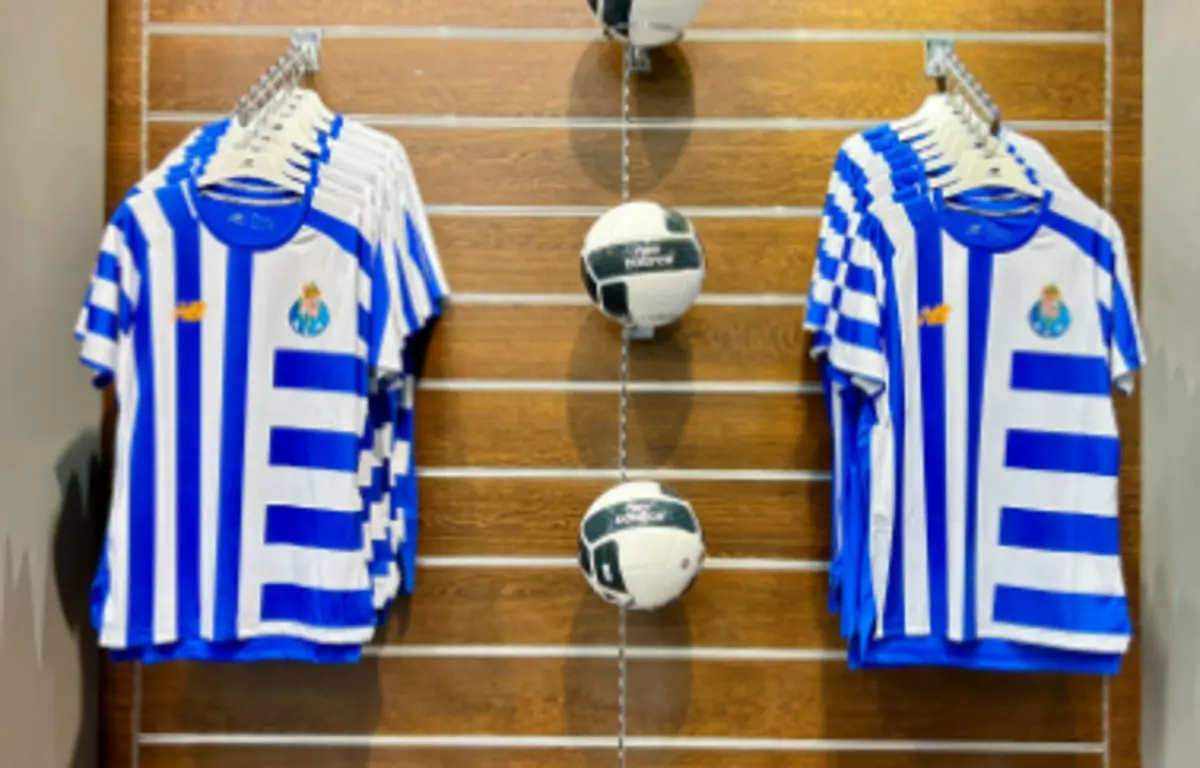 Imagem de contexto do artigo Conheça a camisola de “pre-match” do FC Porto para 2024/25