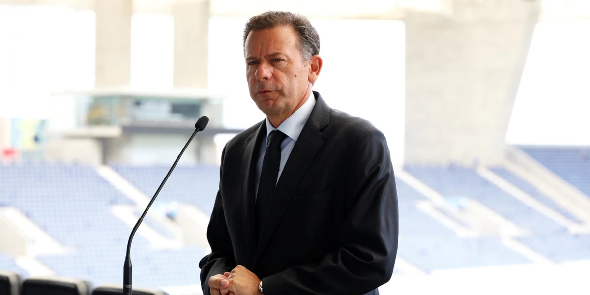 Imagem de contexto do artigo Luís Montenegro no velório de Jorge Costa: "Acumulou jornadas de grande fulgor e mérito"