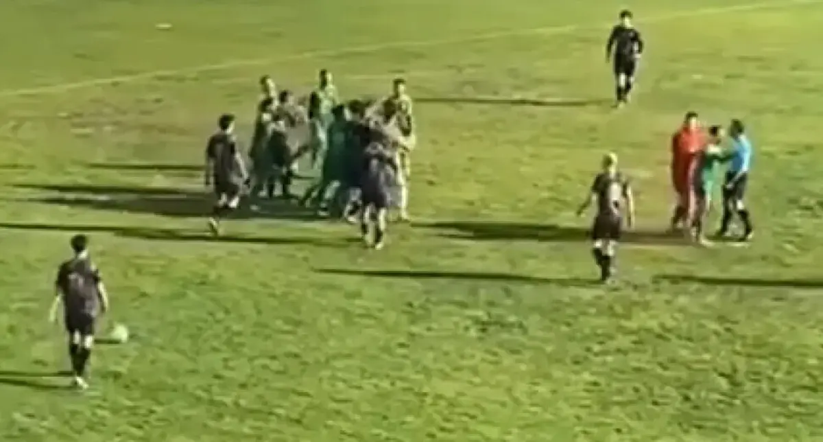 Imagem de contexto do artigo Guarda-redes do Caçadores das Taipas que agrediu árbitro com suspensão pesada