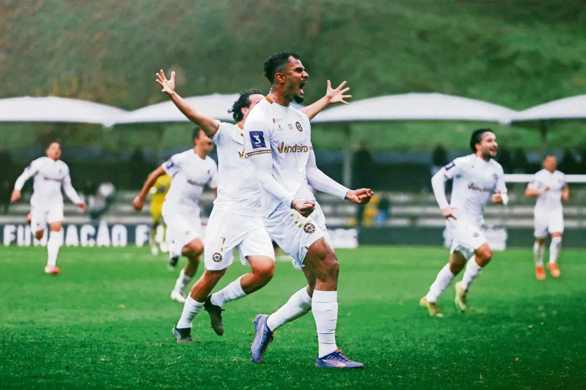 Imagem de contexto do artigo "A bola bateu entre o ombro e as costas e aconteceu o golo"