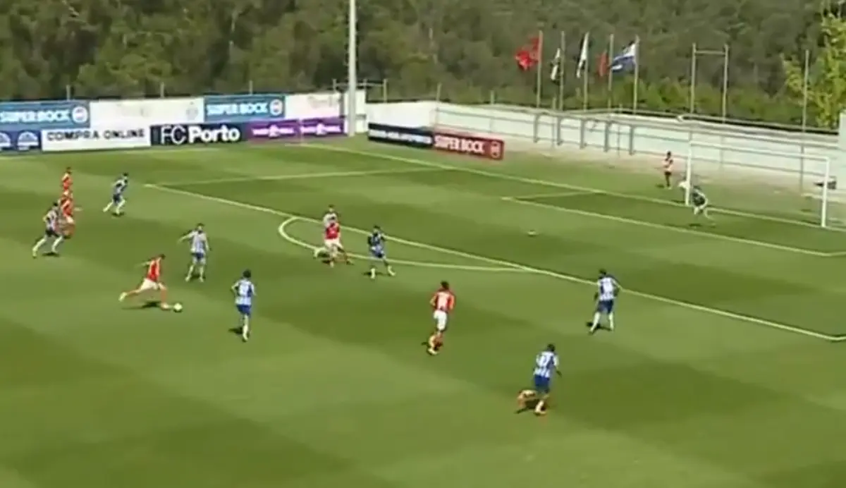 Imagem de contexto do artigo O golaço de Diogo Prioste que abriu o marcador no FC Porto B-Benfica B