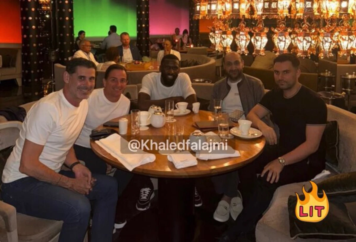 Rudiger ao centro da mesa com Hierro na ponta esquerda (créditos: X/@KhaledfAlajmi)