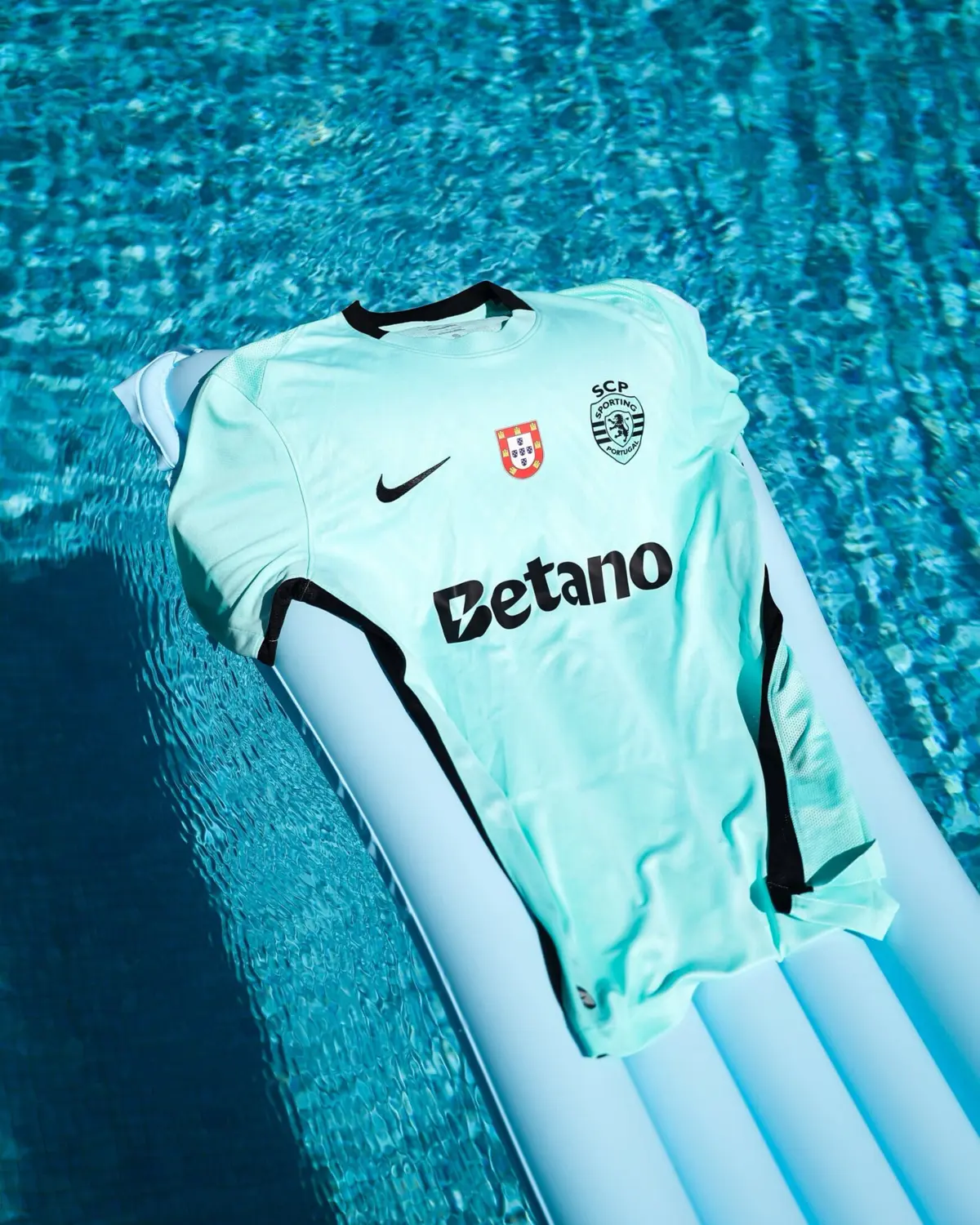 Imagem de contexto do artigo Sporting apresenta terceiro equipamento "leve como o verão": ora veja