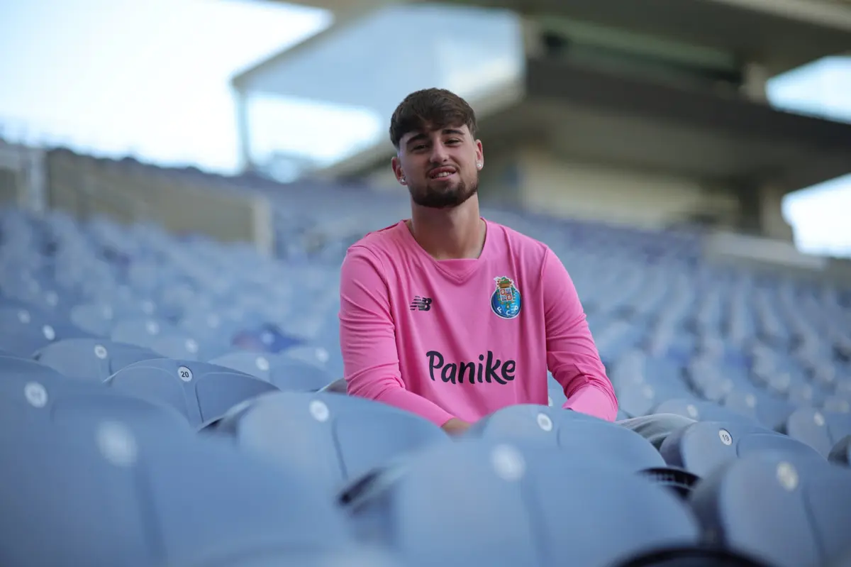 Imagem de contexto do artigo Guarda-redes troca FC Porto por Académico de Viseu