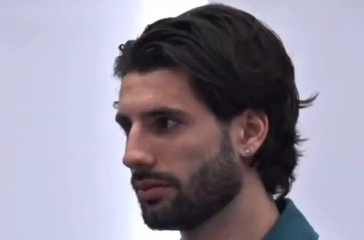 Imagem de contexto do artigo Szoboszlai não ficou mesmo nada contente com estátua que lhe fizeram