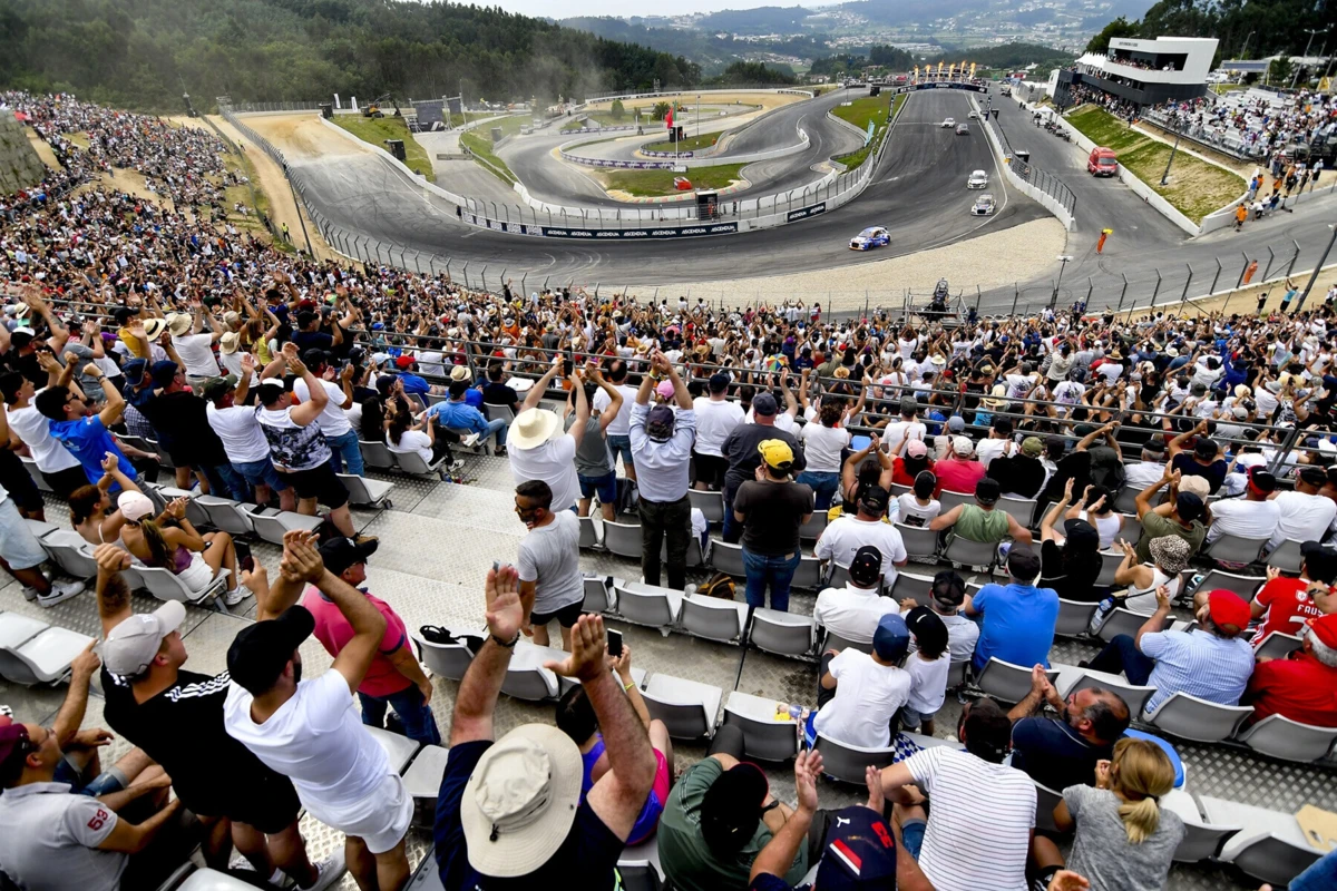 Imagem de contexto do artigo Milhares nas bancadas e emoção na pista de Lousada: Gronholm vence na abertura do Mundial de Ralicross