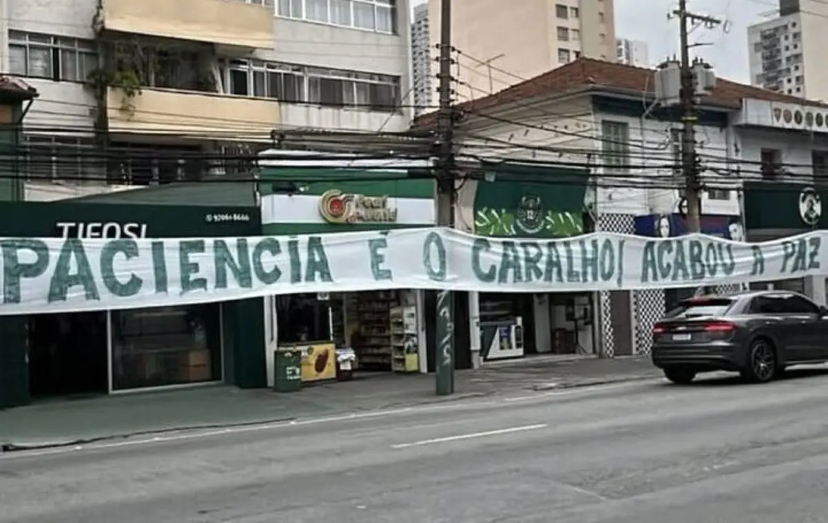 Tarja de contestação a Abel Ferreira (créditos: X/Reprodução)